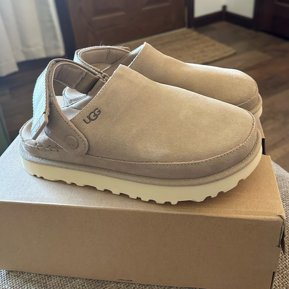 ugg goldenstar clog sand